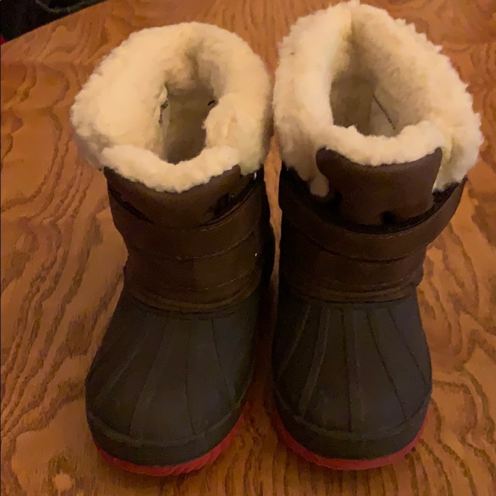 Brown Cat & Jack Thermolite snow boots size 5